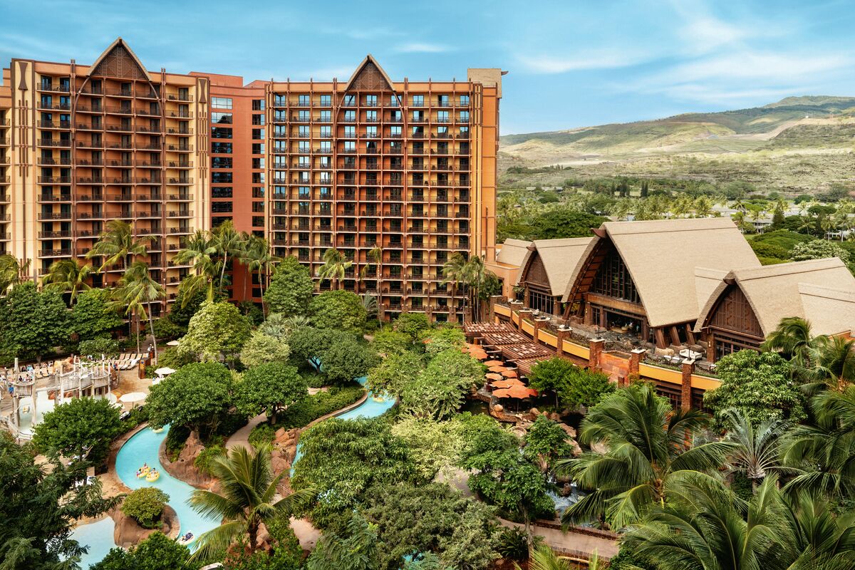 Tropical resort pool overlooking the ocean in Hawaii